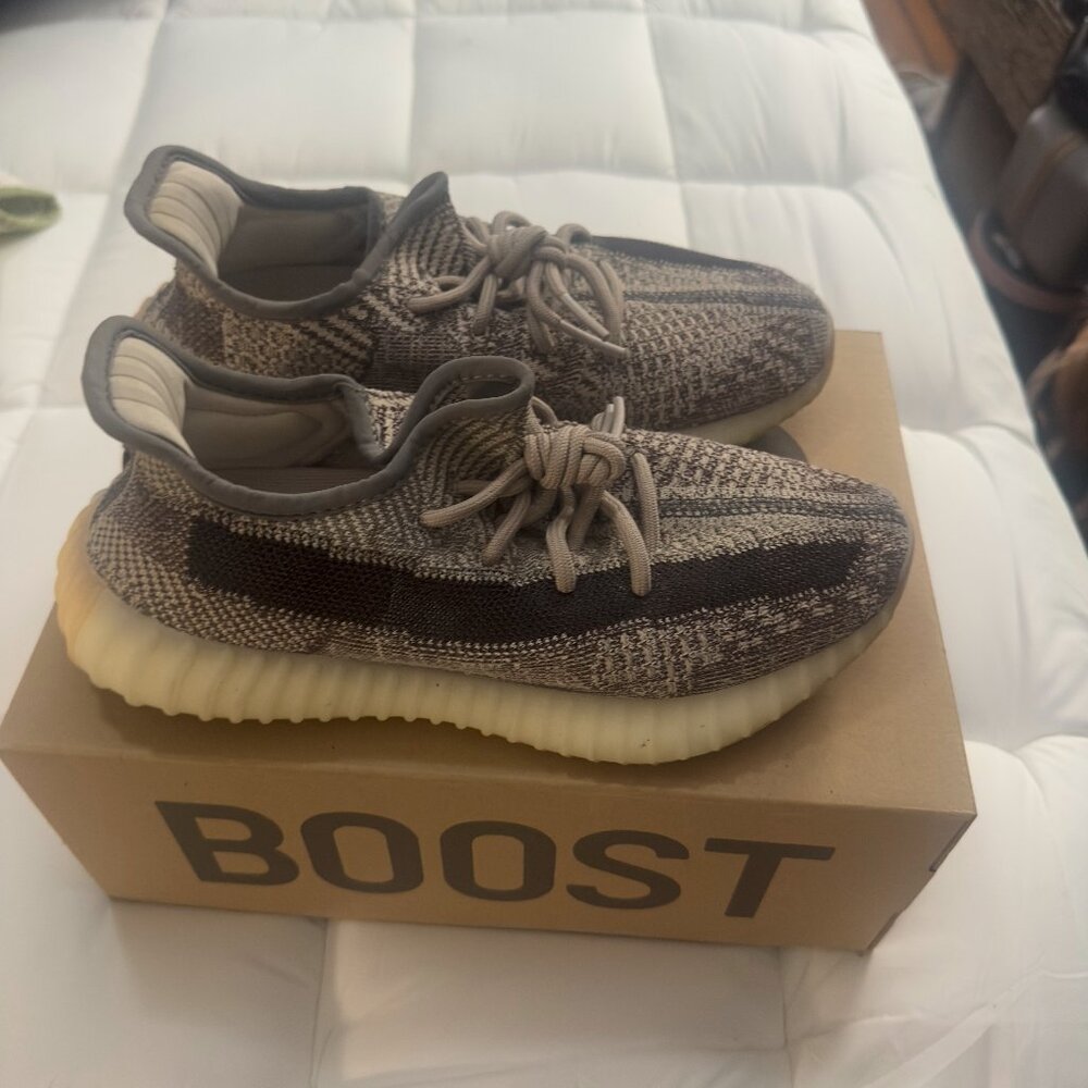 YEEZY ADIDAS  BOOST 350 V2- US 5.5- ZYON